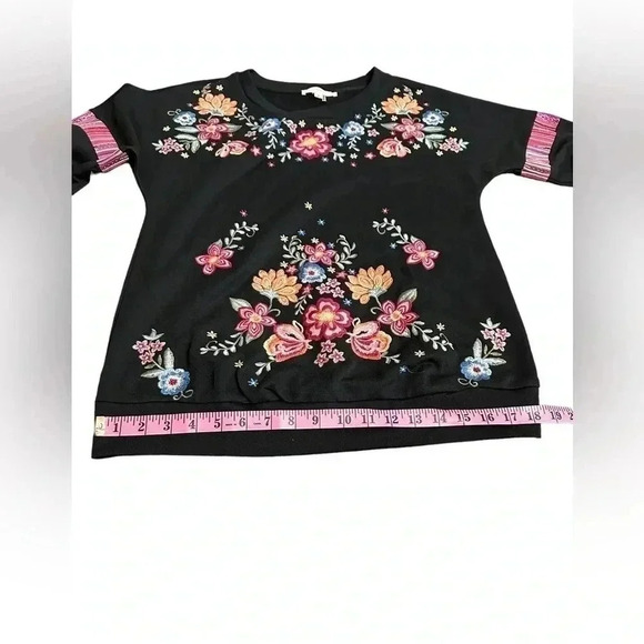 Andree by Unit Black Pull Over Floral Embroidered Sweater Women’s size Small - Picture 9 of 11